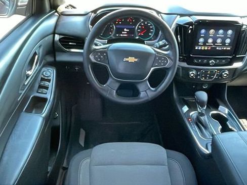 Used 2022 Chevrolet Traverse LT FWD image 13