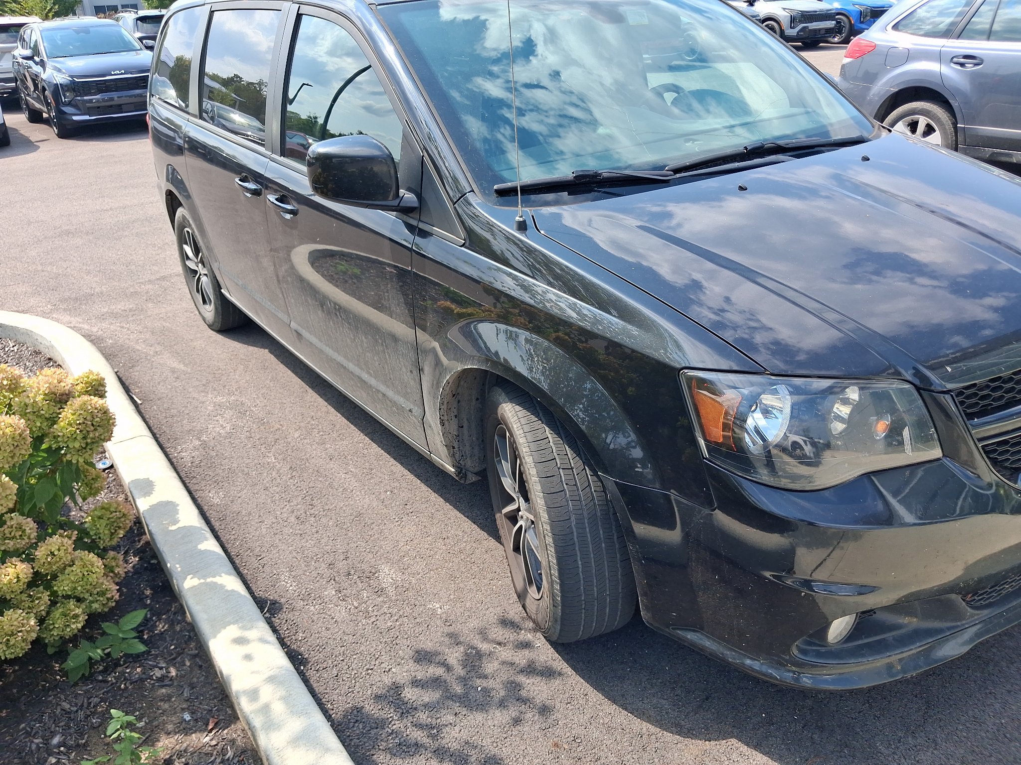 Used 2019 Dodge Grand Caravan GT FWD image 3