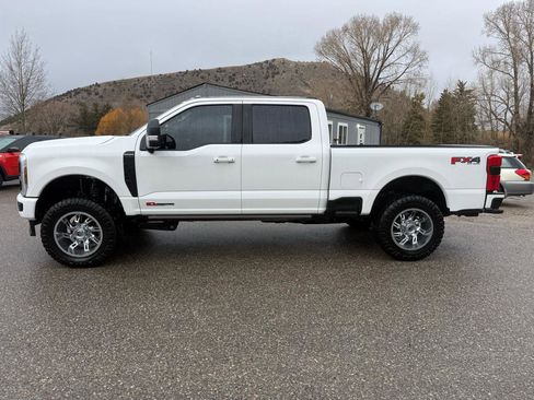 Used 2025 Ford F250 Platinum AWD/4WD image 2