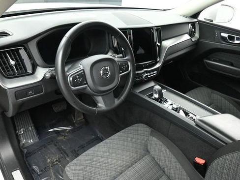 Used 2023 Volvo XC60 B5 Core image 10