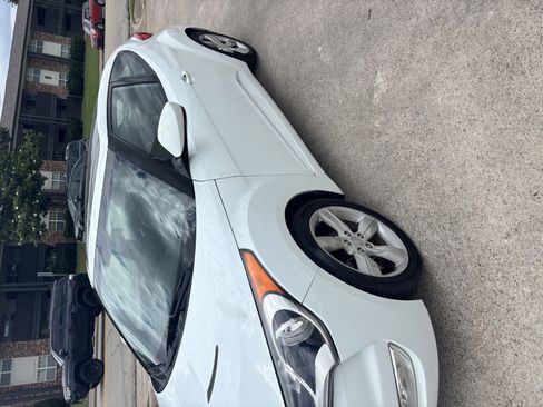 Used 2014 Hyundai Veloster w/ Style Package 02 FWD image 6