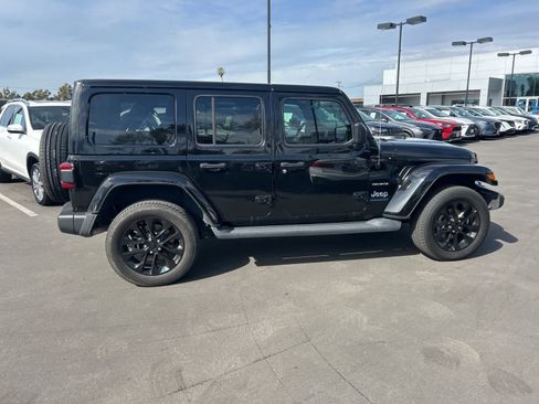 Used 2023 Jeep Wrangler Sahara image 7