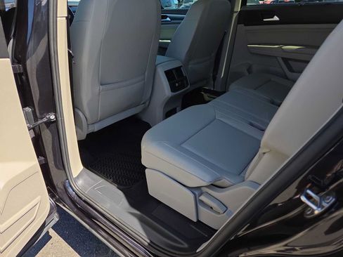 Used 2021 Volkswagen Atlas SE w/ Panoramic Sunroof Package FWD image 20