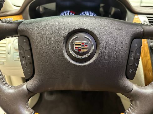 Used 2011 Cadillac DTS Platinum FWD image 31