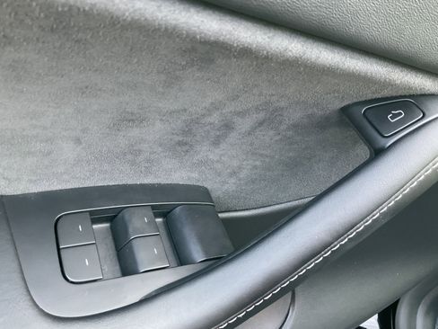 Used 2022 Tesla Model Y Performance image 28