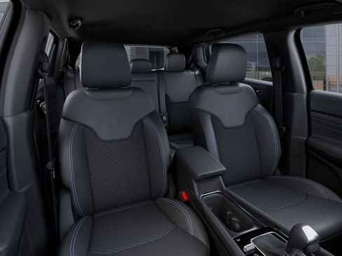 New 2026 Jeep Compass Latitude AWD/4WD image 16