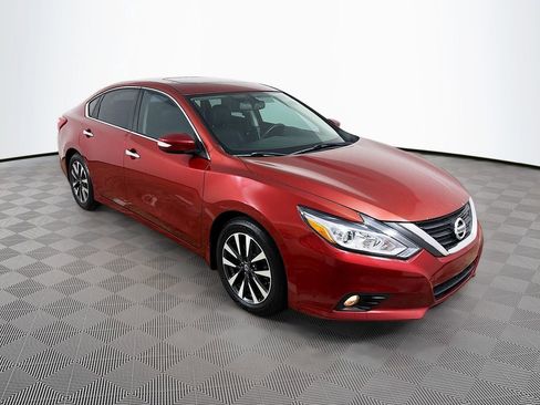 Used 2016 Nissan Altima 2.5 SL w/ Moonroof Package FWD image 1