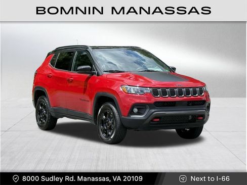 Used 2024 Jeep Compass Trailhawk AWD/4WD image 2