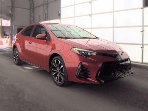 Used 2019 Toyota Corolla SE FWD image 2