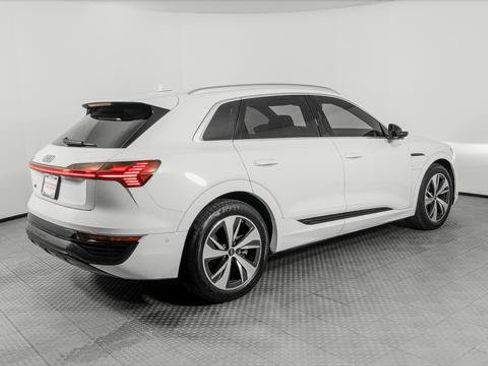 Used 2024 Audi Q8 e-tron Premium Plus w/ Premium Plus Package AWD/4WD image 7