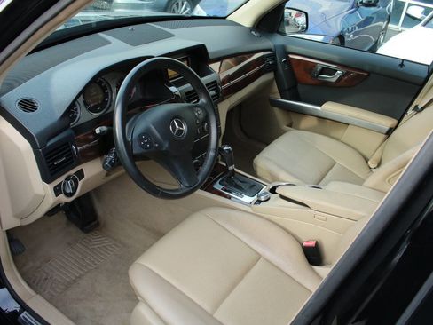 Used 2011 Mercedes-Benz GLK 350 4MATIC image 9
