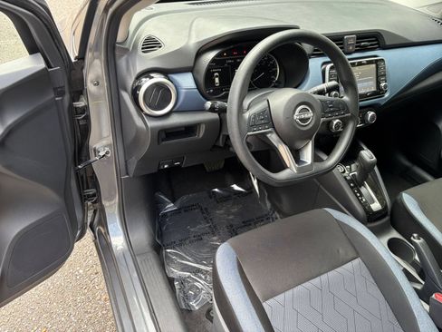 Used 2025 Nissan Versa SV FWD image 32