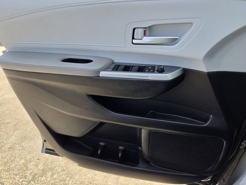 Used 2026 Toyota Sienna XLE FWD image 26
