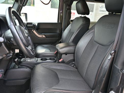 Used 2016 Jeep Wrangler Sahara AWD/4WD image 13