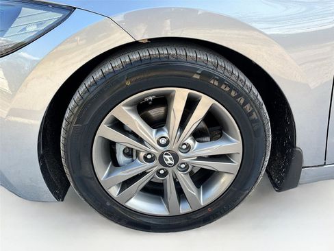 Used 2017 Hyundai Elantra SE FWD image 29