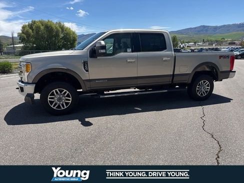 Used 2017 Ford F350 Lariat w/ Lariat Value Package AWD/4WD image 2