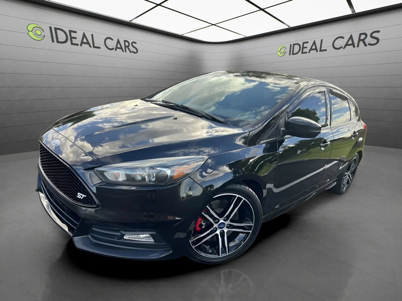 Used 2017 Ford Focus ST w/ Equipment Group 402A FWD image 1