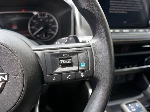 Used 2024 Nissan Rogue SV FWD image 23