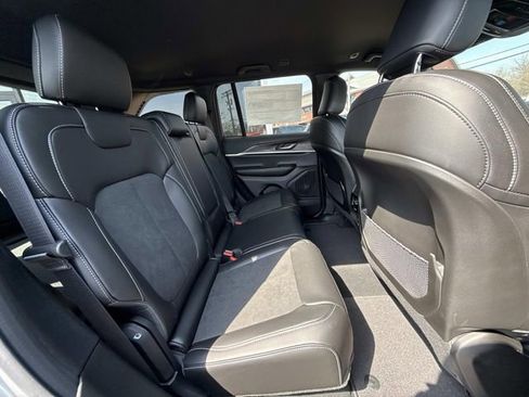 New 2026 Jeep Grand Cherokee Altitude AWD/4WD image 37
