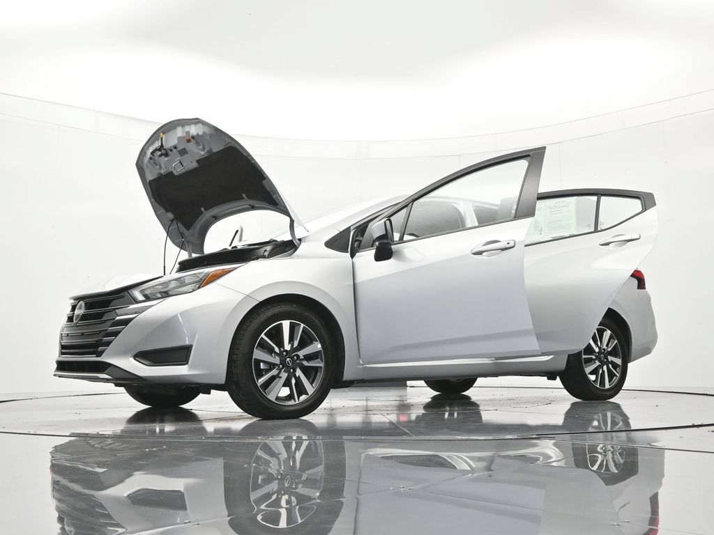 Used 2025 Nissan Versa SV FWD image 48