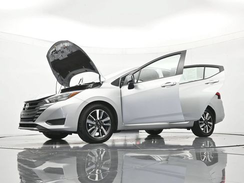 Used 2025 Nissan Versa SV FWD image 48