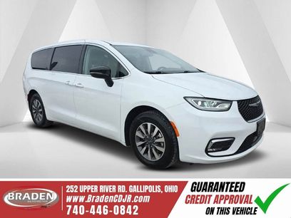 Used 2024 Chrysler Pacifica Limited