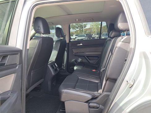 Used 2021 Volkswagen Atlas SE w/ Panoramic Sunroof Package image 11