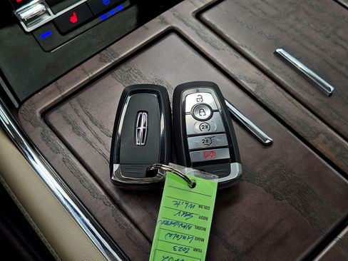 Used 2023 Lincoln Navigator Reserve AWD/4WD image 32