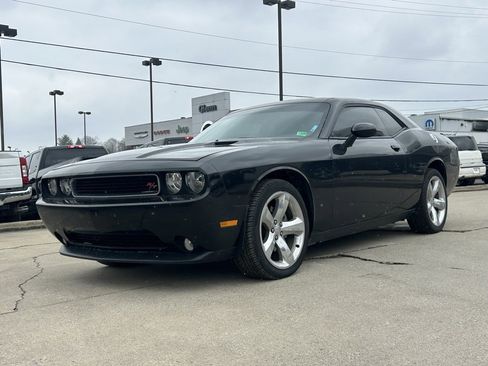 Used 2011 Dodge Challenger R/T image 2
