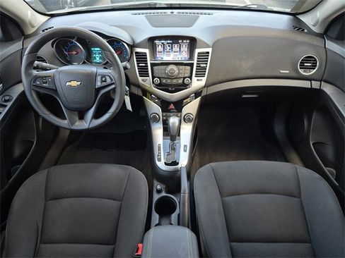 Used 2016 Chevrolet Cruze LT w/ Technology Package image 15