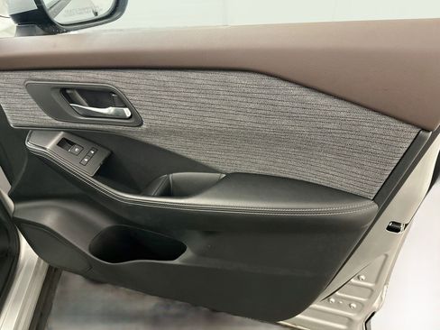 Used 2023 Nissan Rogue SV AWD/4WD image 32