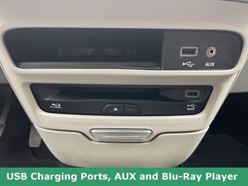 Used 2019 Chrysler Pacifica Touring-L Plus w/ Tire & Wheel Group image 36