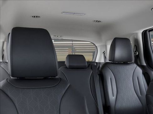 Used 2026 Kia Carnival EX FWD image 27