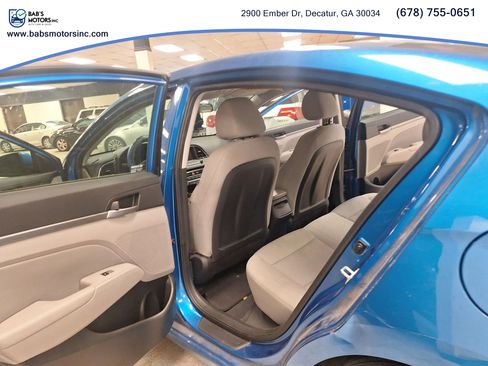 Used 2017 Hyundai Elantra SE image 24