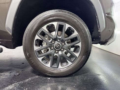 Used 2024 Toyota Tundra Limited AWD/4WD image 9