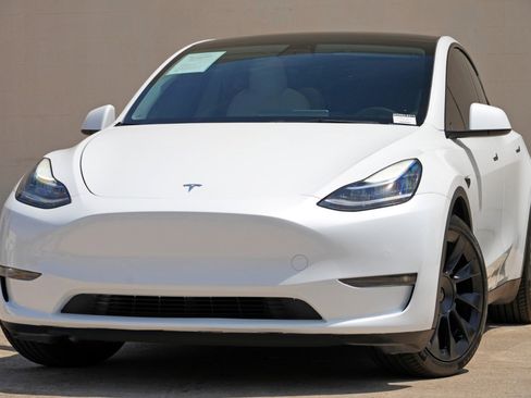 Used 2022 Tesla Model Y Long Range AWD/4WD image 3