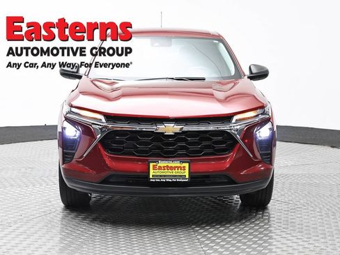 Used 2024 Chevrolet Trax LS FWD image 2