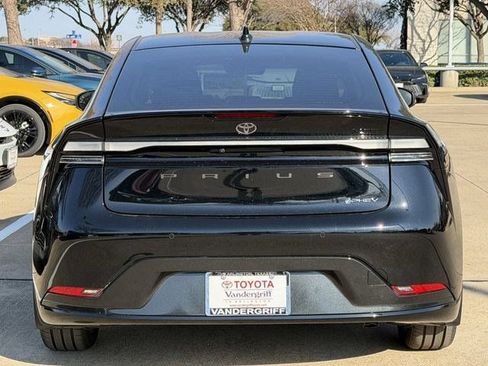 Used 2026 Toyota Prius Plug-In Hybrid FWD image 5