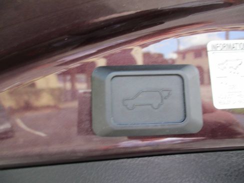 Used 2017 Toyota RAV4 XLE AWD/4WD image 24