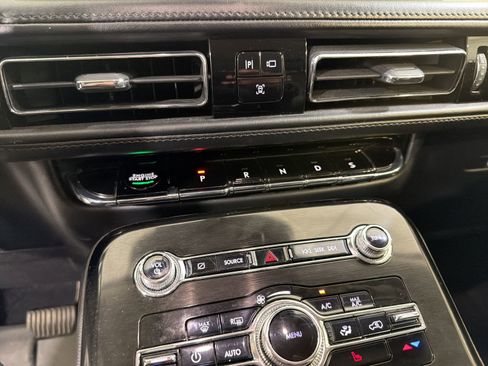 Used 2022 Lincoln Nautilus FWD w/ Premium Package image 21