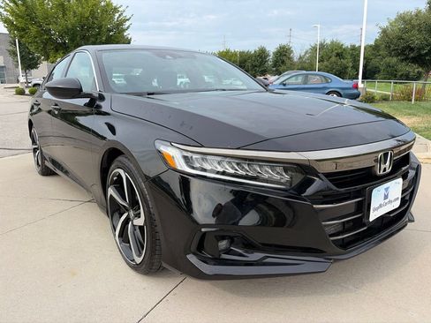 Used 2022 Honda Accord Sport image 2