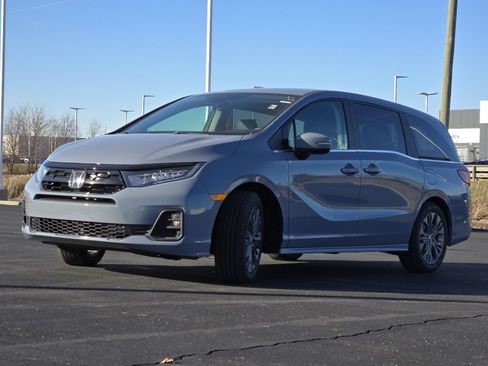 New 2026 Honda Odyssey Touring image 17
