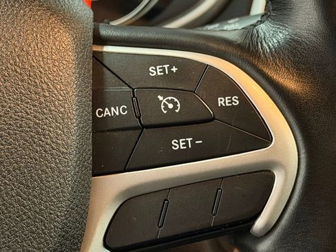 Used 2016 Jeep Cherokee Trailhawk w/ Comfort/Convenience Group image 37