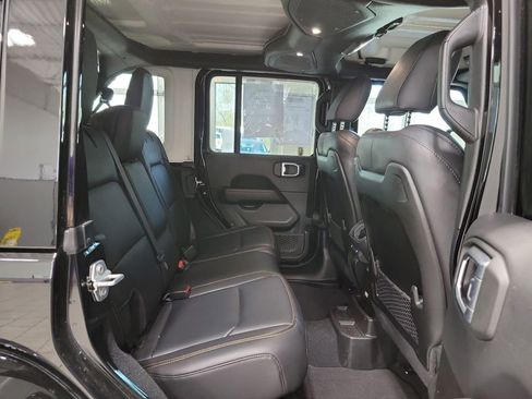 Used 2024 Jeep Wrangler Sahara image 10