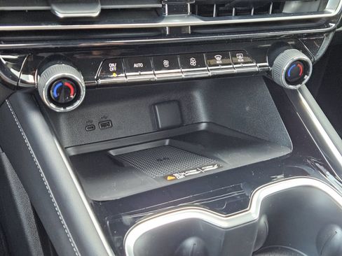 New 2027 Chevrolet Traverse LT w/ Midnight/Sport Edition FWD image 20