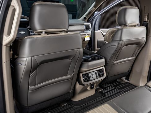 Used 2025 Ford F450 Platinum w/ Platinum Plus Package image 33