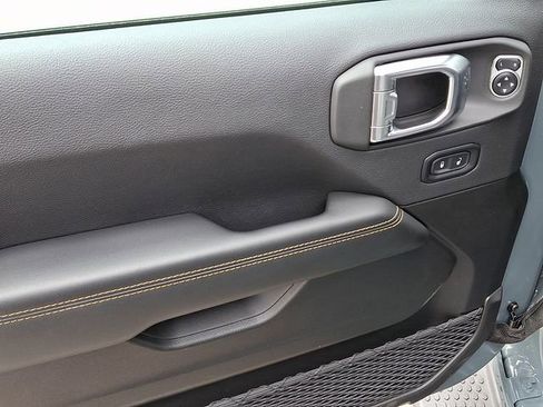 Used 2025 Jeep Wrangler Unlimited Sahara image 12