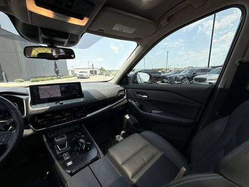Used 2024 Nissan Rogue SL w/ SL Premium Package FWD image 11