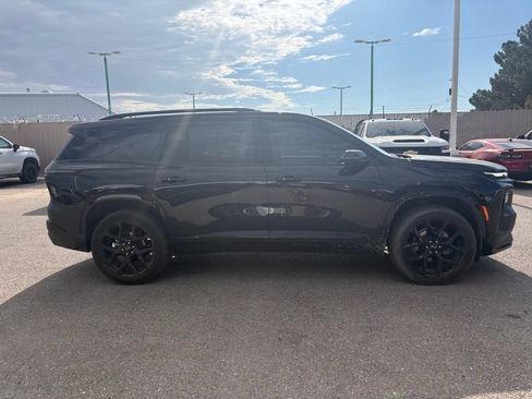 Used 2025 Chevrolet Traverse RS FWD image 6