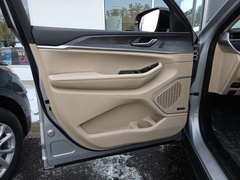 Used 2021 Jeep Grand Cherokee L Limited w/ Luxury Tech Group II image 43